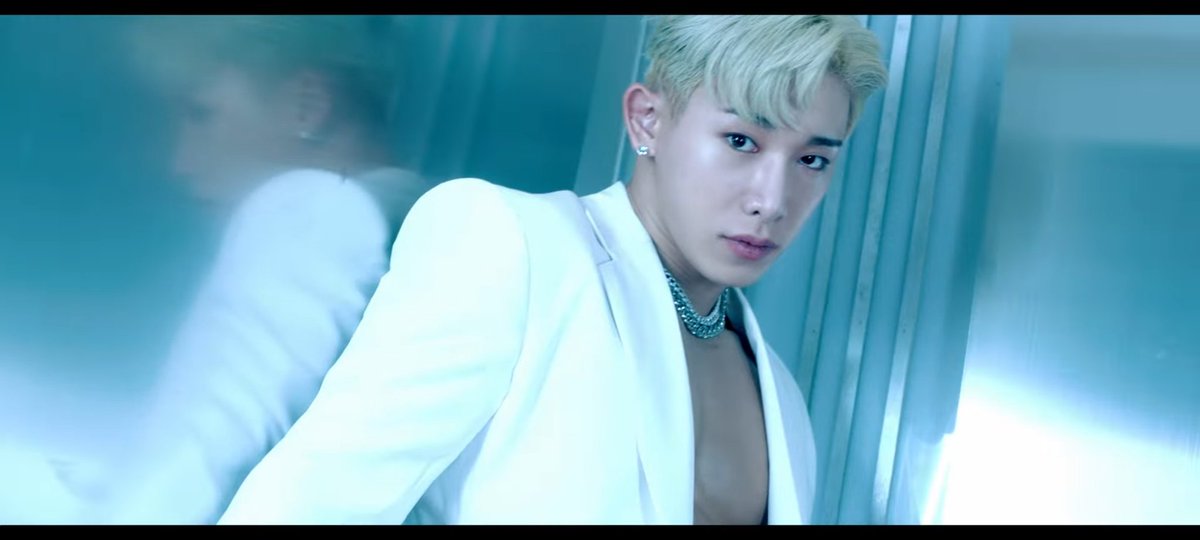 EXOMonbebe1's tweet photo. Let me have my moment to just die here. #kpop #WONHO #WONHO_OPENMIND #handsome @official__wonho https://t.co/P6LRHViST8
