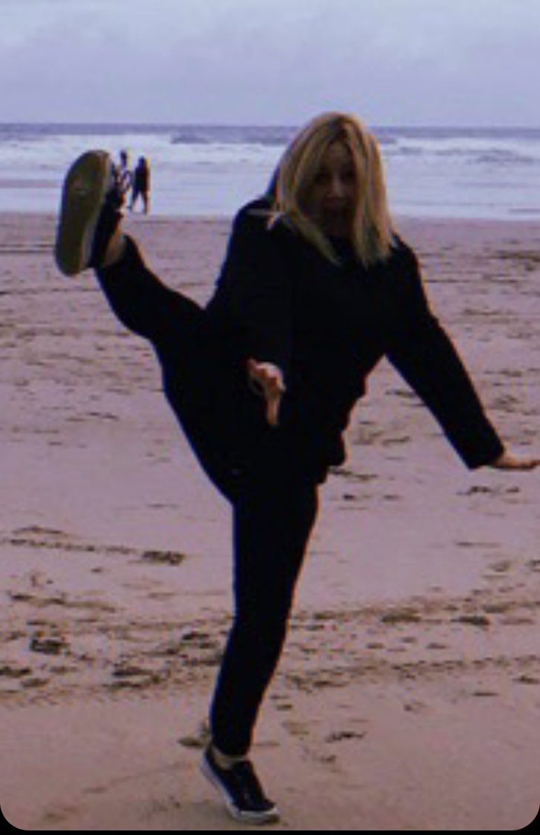 Stagezoneyouth's tweet photo. When you’re at the beach and suddenly get a choreography idea 💡 #theatrelife #choreography #FridayVibes #Dance #dancemoves #beachinspiration @theatrenetwork_ @artsonthemoveco @DramaGroups @WhatsOnCornwall @TruroHour @TruroNubNews @CornwallLive @WhatsonSW @_CTST @uk_theatre #fun https://t.co/SO4i4SoApC