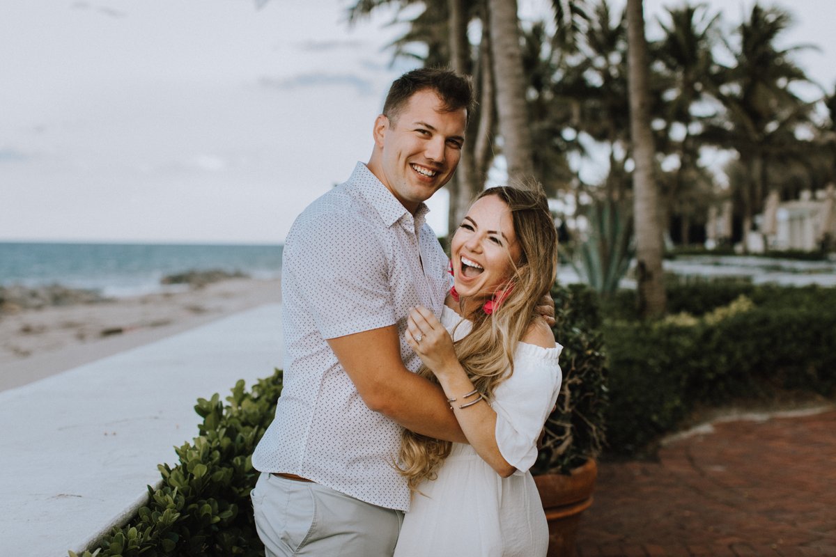 Flytographer's tweet photo. #HowTheyAsked 💍 "I surprised my girlfriend with a weekend getaway to palm beach to The Breakers, her favourite resort. I proposed in the same spot we had sat at 2 years prior on the same weekend, to enjoy the view of the ocean" -Austin

📸Cheryl in Palm Beach https://t.co/xqdNZbdTdW