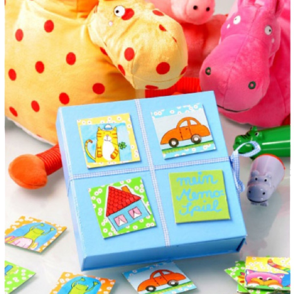 GLUED TO FUN FRIDAY - How to create Memory Cards 
👉See tutorial at fb.staedtler.com/memorycards 
#STAEDTLER_NA #UHU