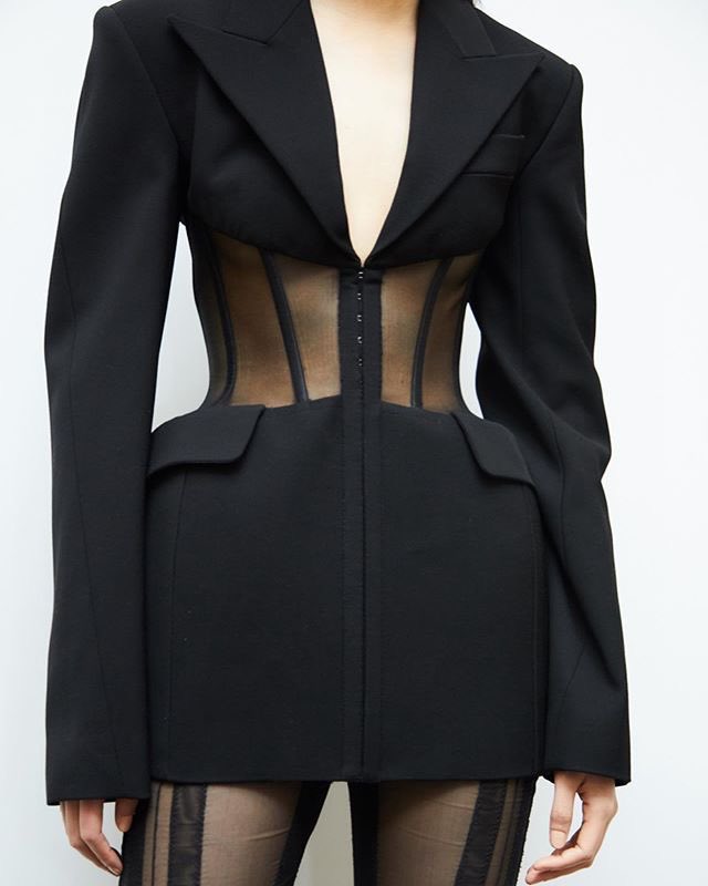 wrkhs's tweet photo. this corset jacket from the mugler ss20 collection lives in my mind rent free https://t.co/xku0GM0vI4