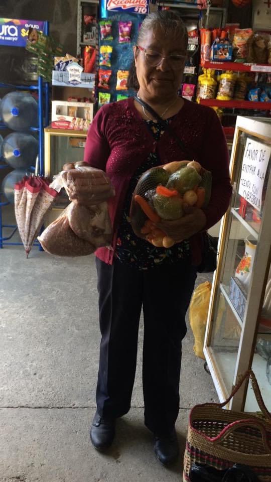 MTtexcoco's tweet photo. Segunda parte de la entrega de canastas básicas 🍗🥩🥔🥭 Santa Catarina del Monte, Texcoco ✅ 
 
@MT_EdoMexico @AlejandraDMV @PRI_EDOMEX @MT_Nacional @davidsanchezi @DarioZacariasC https://t.co/AMKAYakGba