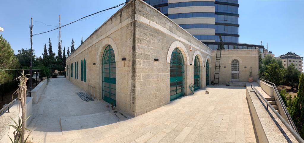 Mi_Muentefering's tweet photo. Ich freue mich mit den SchülerInnen des #Barenboim-Said Music Centers in Ramallah. Jahrelang wurde auf engstem Raum geprobt, jetzt ist mit Förderung des @AuswaertigesAmt der Umzug in ein neues Gebäude geschafft. @GerRepRamallah @AA_Kultur © Foto @BSformusic https://t.co/R95aBNpsNn
