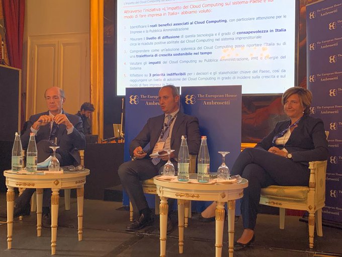 #Cernobbio2020 Con <a href="/Ambrosetti_/">The European House - Ambrosetti</a> presentiamo la ricerca disponibile da domenica: “L’Impatto del Cloud Computing sul sistema-Paese e sul modo di fare impresa in Italia” che scatta una fotografia sul livello di diffusione delle tecnologie #Cloud in Italia. ➡️ msft.it/6014Ts9Ny