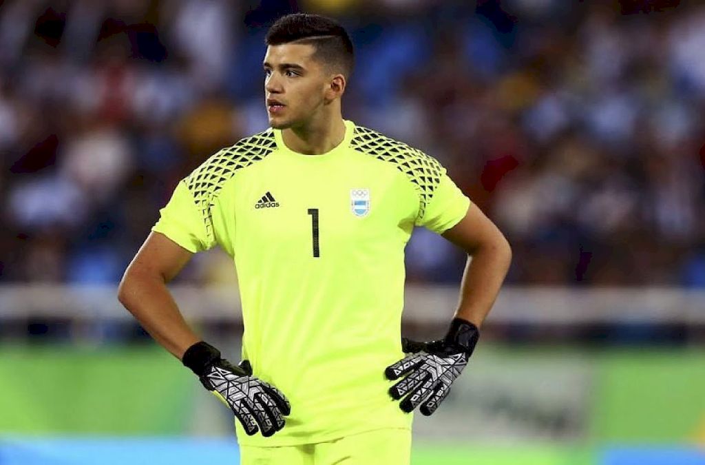 JoaquinTabares's tweet photo. #EDLP RULLI en nuevo arquero del @VillarrealCF 🇪🇦! a Estudiantes LE CORRESPONDEN 375 mil € por derechos de formación (La operación fue de 7.5 M 💶) @cielosports https://t.co/G5uDw3qSSG