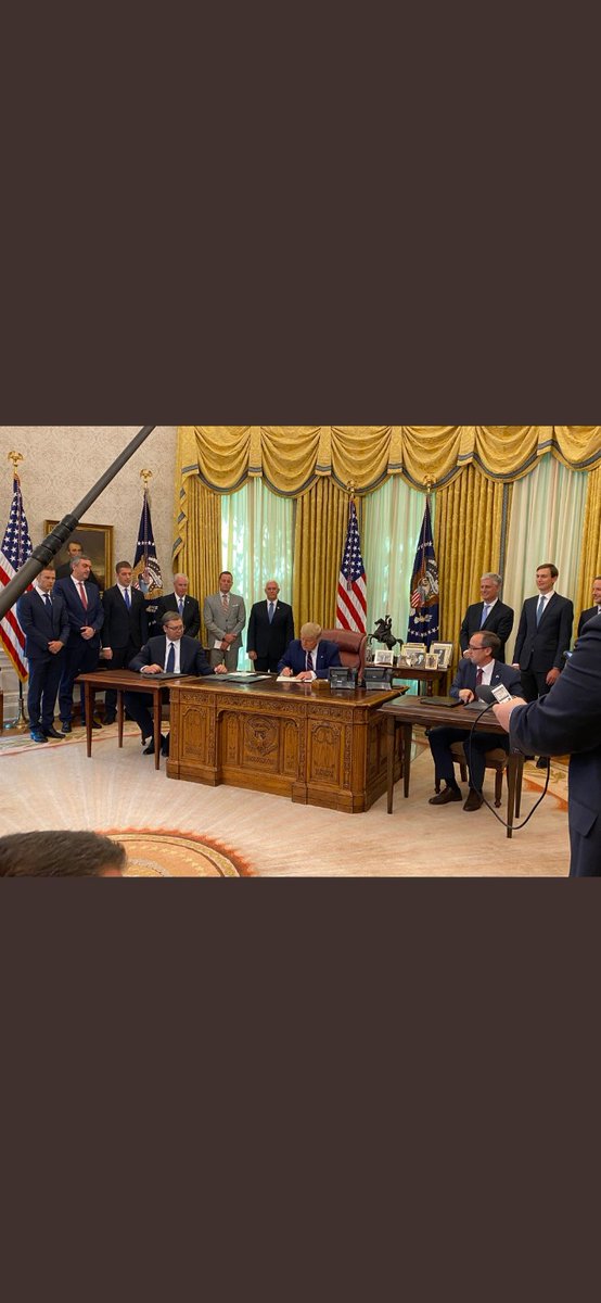 JankoFejdi's tweet photo. Jedina istina koju ćemo saznati jeste da će nas naredih dana, meseci, godina maltretirati kako je On bio u #WhiteHaus i The Oval office prvi put u istoriji.
#Srbija #Kosovo #USA @POTUS https://t.co/x4SEcha8nU