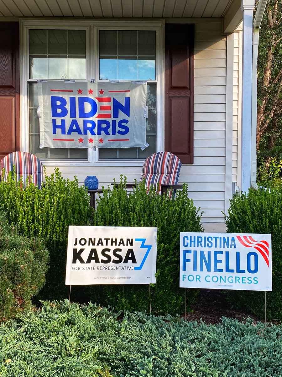 MontTwpDems's tweet photo. #Democrat pride is starting to pop up all over Montgomery Township. Have you gotten your signs yet? Show us yours! #voteblue2020 #BidenHarris #Kassa #Shapiro #Finello https://t.co/6jHjyazfgL