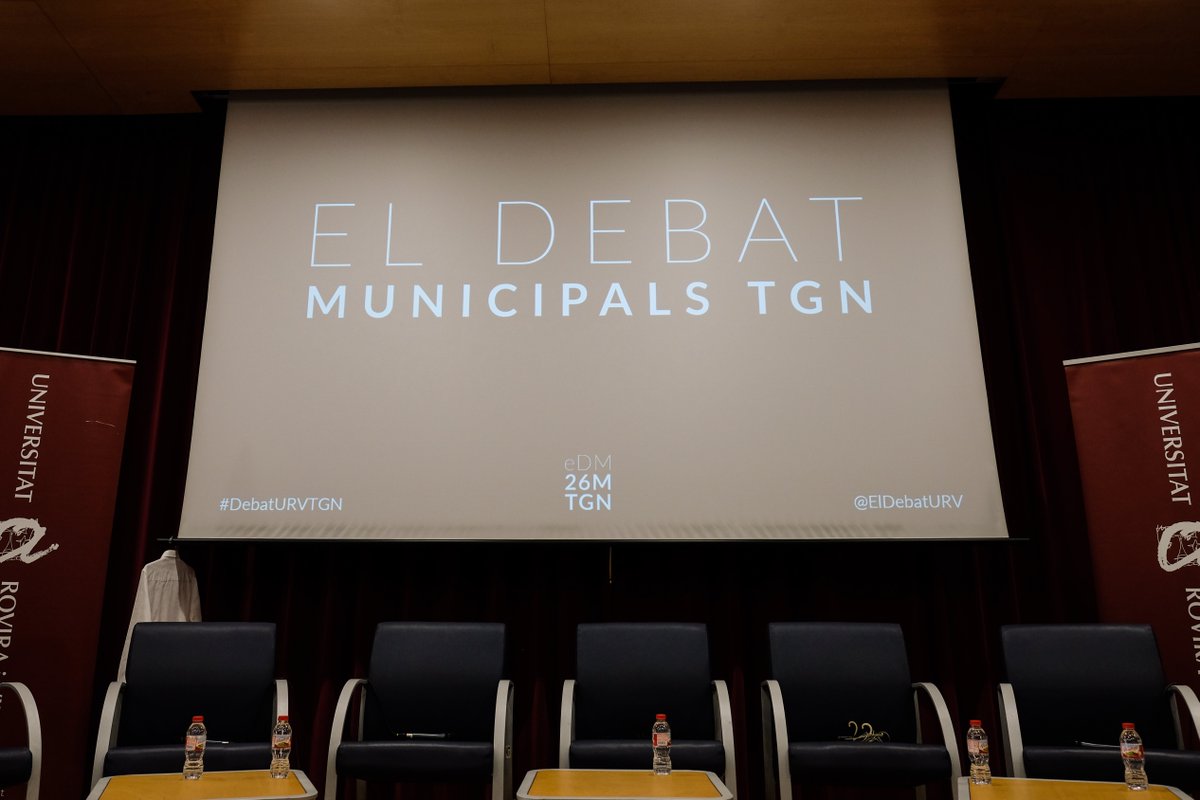 ElDebatURV's tweet photo. A hores d'ara, les companyes i companys de Publicitat i Relacions Públiques, de Comunicació Audiovisual i de Periodisme ens estaríem graduant en un acte molt emotiu i acompanyats de les nostres famílies.

Ens sumem, així, a #InstantsURV1620. Una abraçada i moltes felicitats! https://t.co/34v3z12uUO