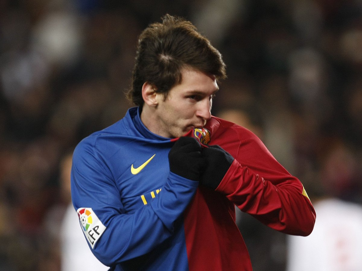 BarcaUniversal's tweet photo. Staying because he doesn't want to take his club to the court. We do not deserve this man. https://t.co/DaEC0khXkU