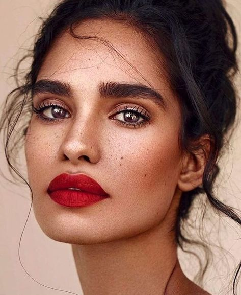 It's always a great start to the weekend when you kick it off with good brows and lashes! 

Cheers to the weekend! 🥂 Our calendar is almost fully booked this weekend, but there are still a few last minute slots! 

Book in today to get your brows/lashes sorted 🤗