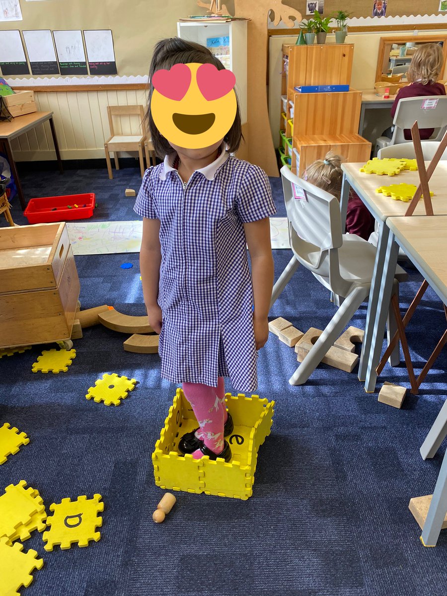mrstmatheson's tweet photo. A castle that we can stand in - fantastic! @Kirkcaldywestps https://t.co/dDiyiSU5uA