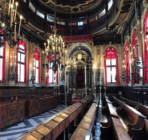 The Spanish Synagogue was built in 1550 in the Venice Ghetto by Jews who had been expelled from Spain.It was allowed by the Venetian authorities on the condition that its exterior didn't indicate it was a synagogue.
