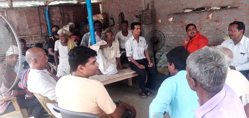 manch_bihar's tweet photo. People,Your leaders is on the ground .show him some love because 
If your leader will win the election then you’re in the power.
#biharyuvavikasmanch #helpingbiharyuvavikasmanch @viknitj https://t.co/VBaXBKYW06