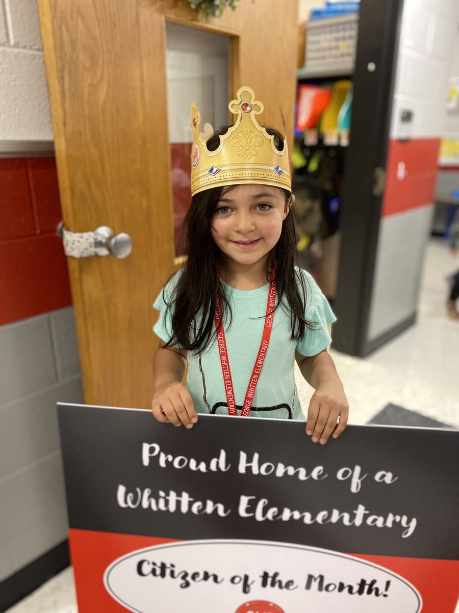jmann_edu's tweet photo. 2020 can’t stop us from celebrating our students!  Our first ever “Zoom” Citizen of the Month at GWE, complete with their very own yard sign! So happy to see the smiles from our families!  @KarenMedana @GeorgeWhittenES @co_sumner https://t.co/njQCAjEEfJ