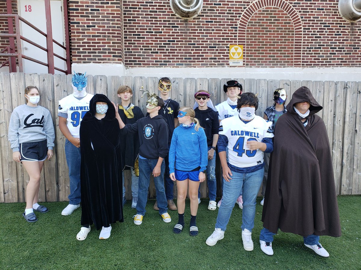 PR0F_G's tweet photo. The freshmen English class was challenged to wear something unusual as part of ClassCraft daily challenge. @USD360_Caldwell @classcraftgame https://t.co/UqA4uKueFx