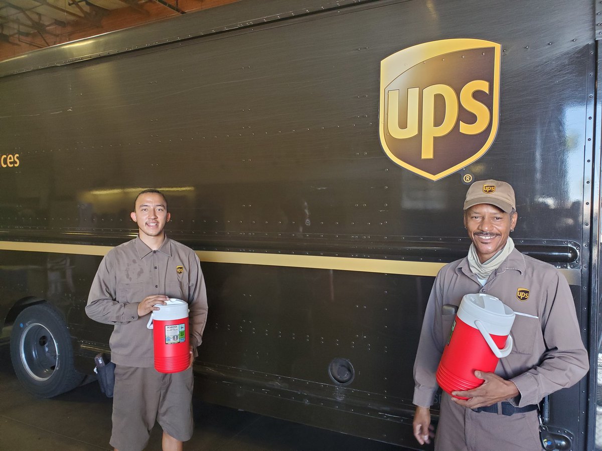 Weekly Safety Raffle time here in Tempe Diablo! These two professional Drivers answered self check card questions on hydration this week and were our lucky winners! Congratulations to Eric Lucas and Keegan Bustillos!