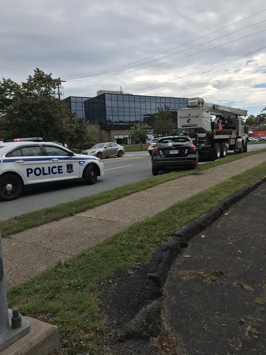 rypeacock's tweet photo. MVA on the Bedford Highway across from the Sunny Side Mall @hfxtraffic https://t.co/RyOXvVbfdg