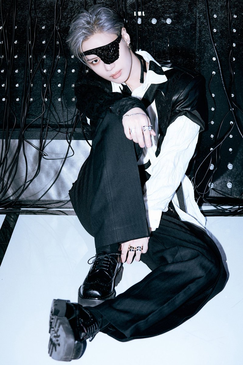 lightmints's tweet photo. Very gorgeous Taemin
#Criminal
#TAEMIN 
#NeverGonnaDanceAgain
#Act1
Cr. @SHINee https://t.co/qe62s6dnXo