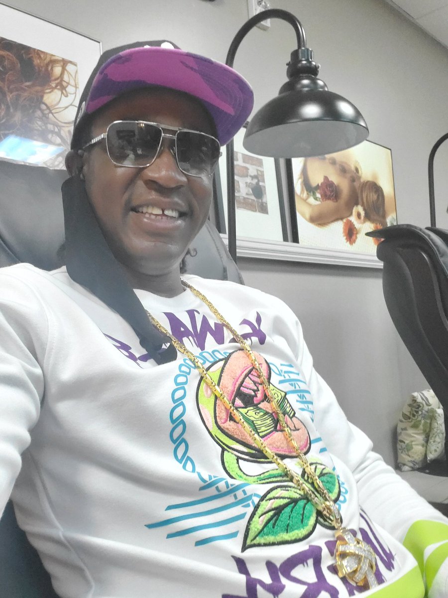 JAKAFELLAMOVIN's tweet image. Getting a manicure and a pedicure, if you a boss you got to stay well groomed. #Jakafella #BlackHeff #SameNizzle #DifferentBankrolls