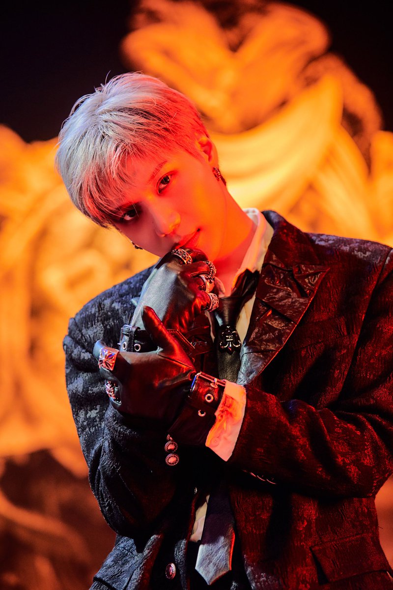 lightmints's tweet photo. Very gorgeous Taemin
#Criminal
#TAEMIN 
#NeverGonnaDanceAgain
#Act1
Cr. @SHINee https://t.co/qe62s6dnXo