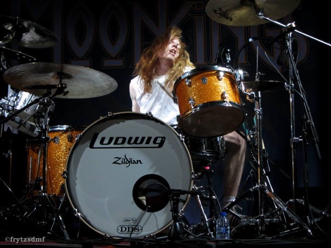 moonkings_fanpg's tweet photo. Flashback Friday! #VandenbergsMoonKings #debutyear #live #AdrianVandenberg #JanHoving #SemChristoffel #MartNijenEs #Atak #DePul #Turock #hardrock #bluesrock #groove #realmusic All photos by Fritz 🙏🏻🙏🙏🏾 https://t.co/1sbZttz6Ks