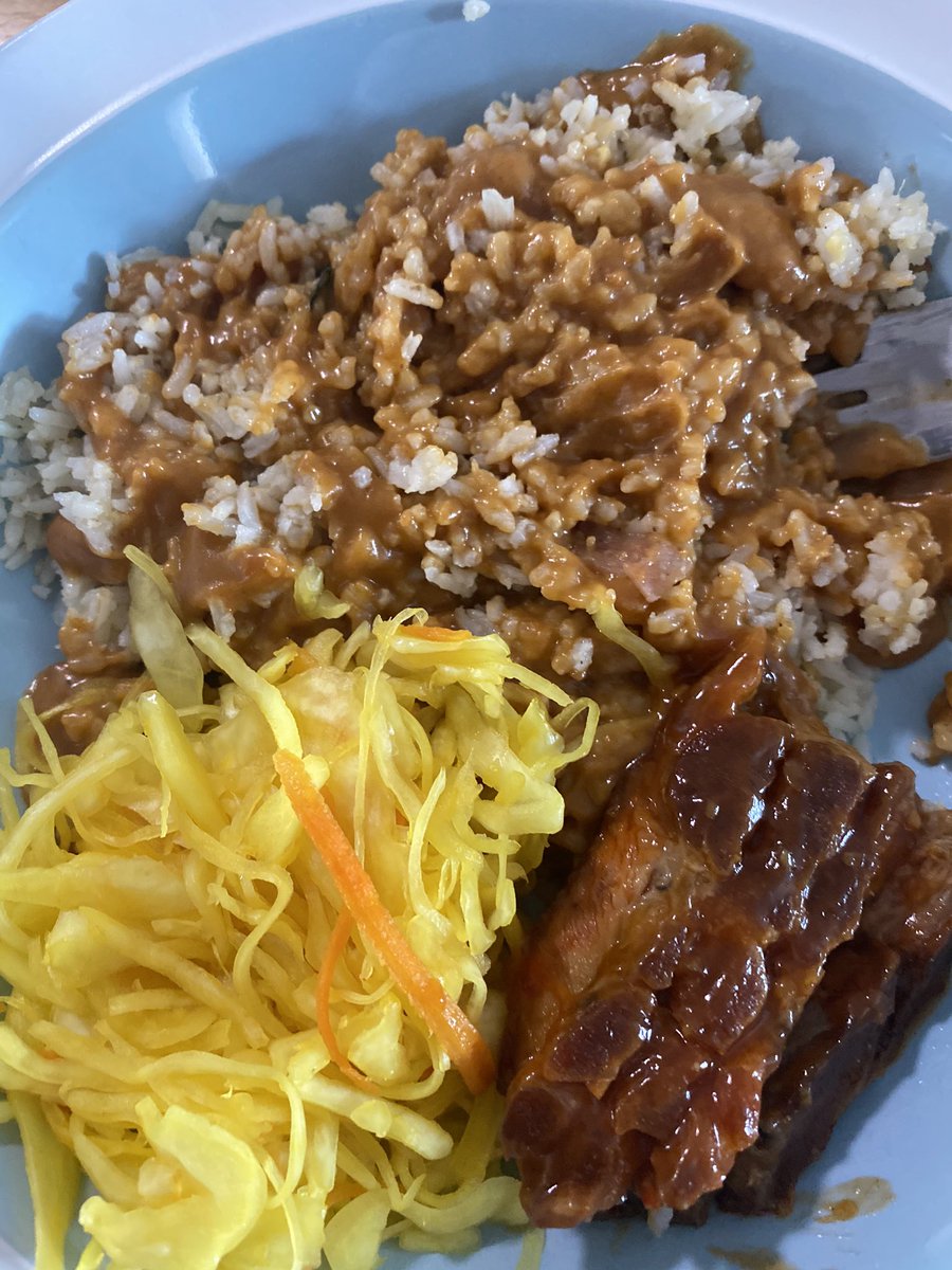 baara_a's tweet photo. Ik ben eigenlijk maar een saaie eter bij de #Chinees ๐คช๐
#Nasi met #pindasaus en veel #Atjar oh ja en een beetje #babipangang
Wat eten jullie van de Chinees?
#vrijdag #zeiklozevrijdagavond https://t.co/CeEllwHenO