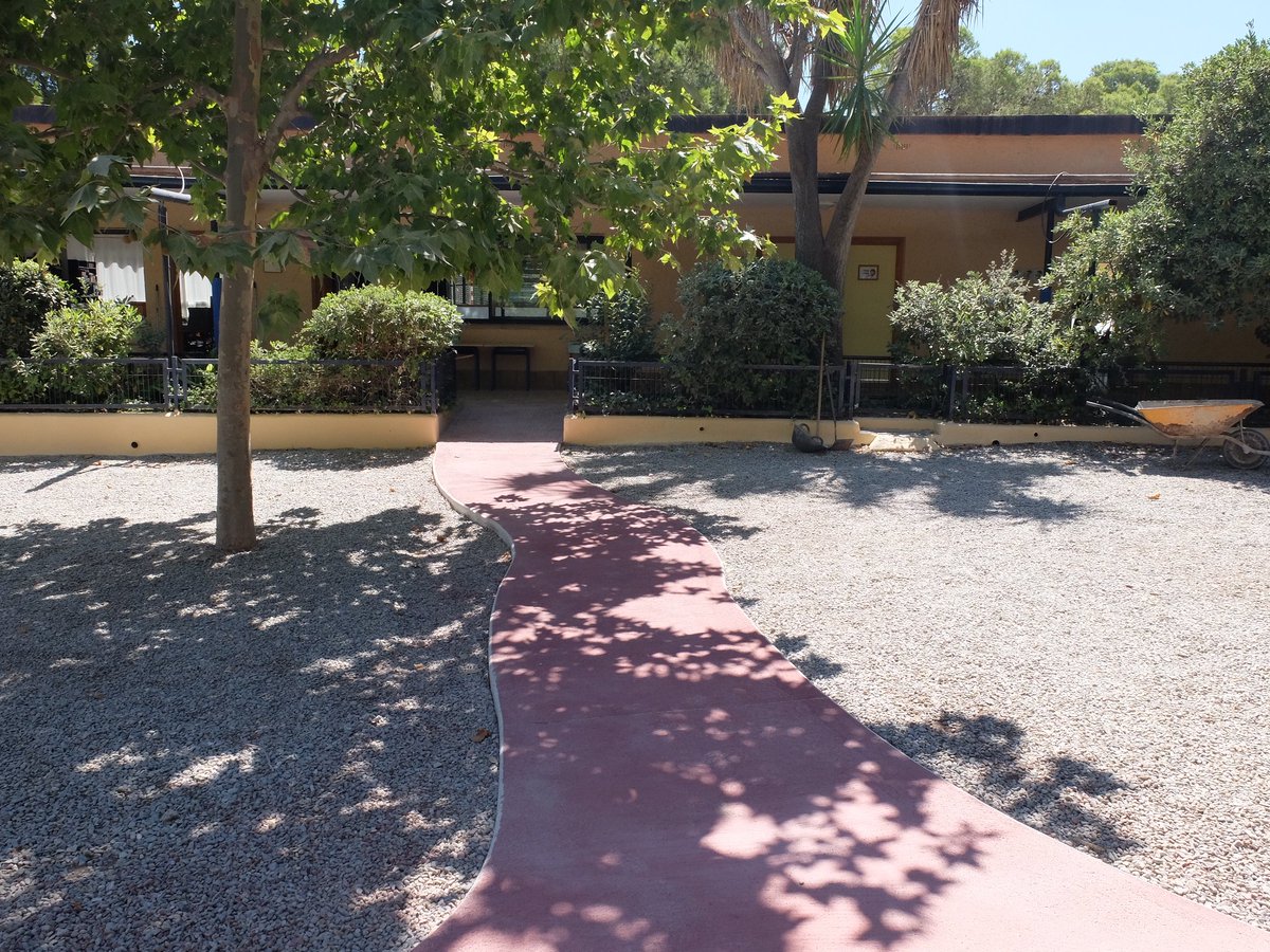 Edelweisschool's tweet photo. ¡Hemos vuelto! Todo el #equipoEdelweiss lleva trabajando desde principios de semana en dejar nuestro colegio listo para acoger a todos nuestros niños. Estamos muy emocionados, después de tanto tiempo, de retomar las clases presenciales. 

¡Nos vemos el lunes! https://t.co/6yZh0wwiNf