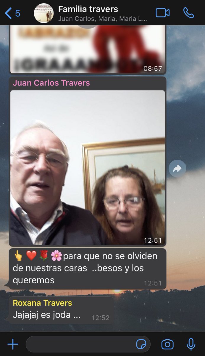 anitravers's tweet photo. Mis abuelos mandan una foto para que no nos “olvidemos de sus caras” la respuesta de mi mamá, es un MONTÓN 😂 🤦🏼‍♀️ https://t.co/vBcX5Buy70