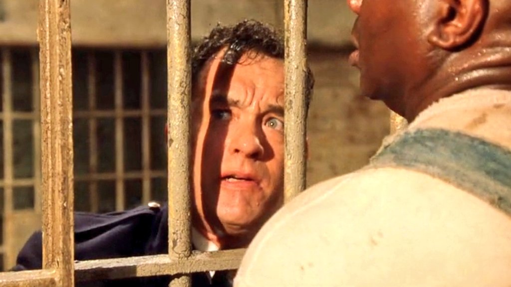 The Green Mile (1999) หนังดราม่าแฟนตาซี ดัดแปลงมาจากนิยายชื่อเดียวกันของสตีเฟ่น คิงส์ – การมาถึงของจอห์น คอฟฟี่ นักโทษประหารคดีฆาตกรรมเด็กหญิง2พี่น้อง นำเรื่องราวปาฏิหาริย์มาสู่แดนประหารที่มีพอลเป็นหัวหน้าผู้คุม เตรียมผ้าเช็ดหน้าผืนใหญ่ๆไว้ซับน้ำตาด้วยนะคะ😭 #movietwit #NetflixTH