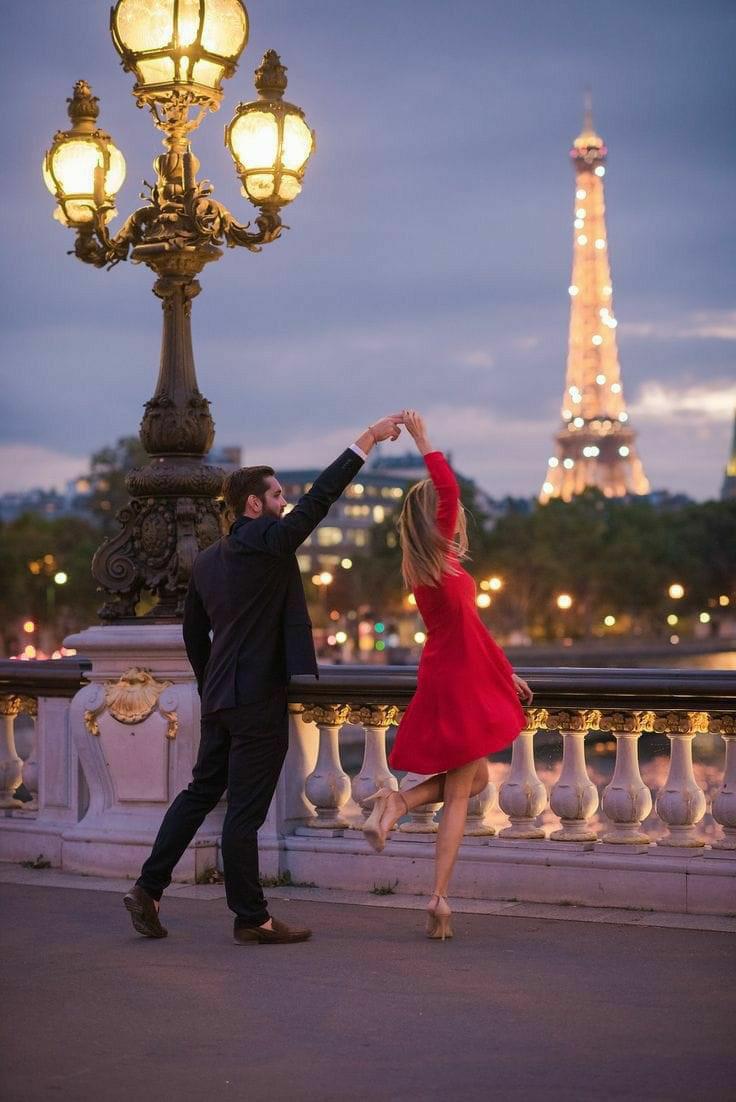 💬- بغداد هل فيـه‍ا أوبـرا ؟ 
🗨️- فيـه‍ا كُل شيء .
💬- ماذا فيـه‍ا أكثر من بآريس ؟ 
🗨️- دجـلة ومَليون نخـلة 
           و#انا🥰
    مسائكم معطر  بالورد من
         #بغداد.السلام