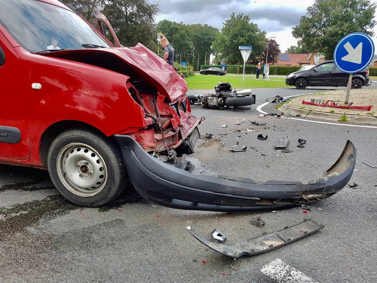 Motorrijder met spoed naar het ziekenhuis na zwaar ongeval in Langeveen..