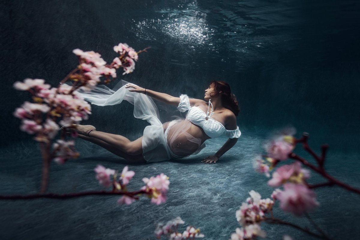 ⬛️Romantisme
« Le romantisme remplace la beauté par le sublime » 
#Chef-D’œuvre #Allislove #Artistique #ShootingPhoto #Shooting grossesse #PhotoSousL’Eau 

Photographe: @emiliezangarelli
Mise en place : <a href="/analluring/">Kira</a>