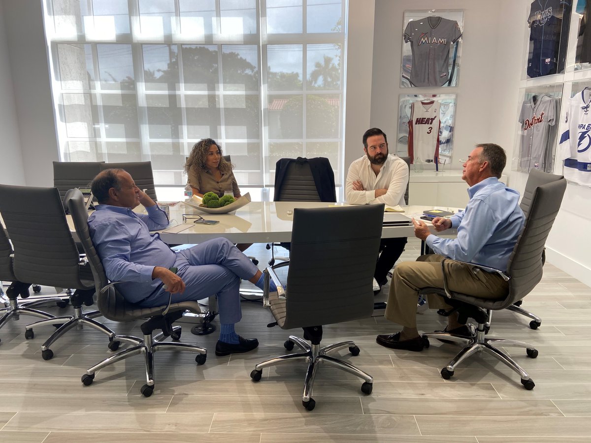 Our new team member <a href="/JeffAtwater/">Jeff Atwater</a> getting to know our Miami team, <a href="/josefelixdiaz/">Jose Felix Diaz</a>, <a href="/kathysanpedro/">Kathy San Pedro</a> &amp; Mike Abrams. Welcome aboard! #Sayfie #FlaPol #TeamBallard