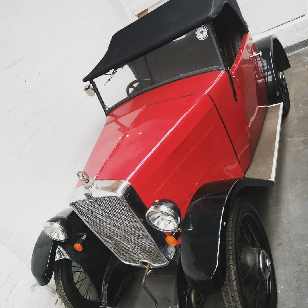 jac_autos's tweet photo. What a week! Services and breakdowns everywhere for the first half (including a much needed brake fluid change), then ending with a couple of quirky highlights. Definitely wine time🍷😴 #citroen #citroen2cv #ak250 #azu250 #morris8 #morrisminor https://t.co/fe7CxHJa5X