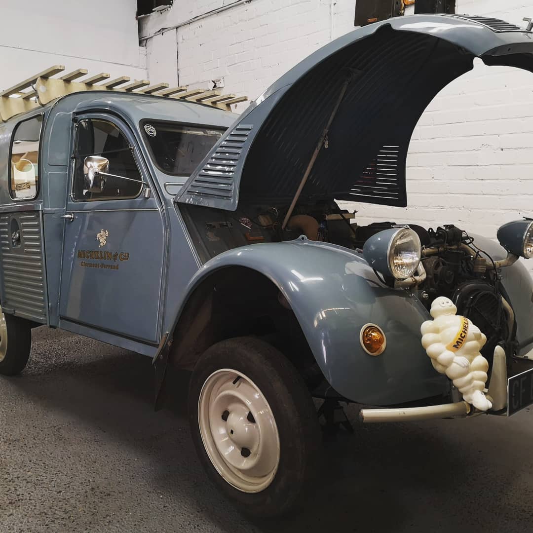 jac_autos's tweet photo. What a week! Services and breakdowns everywhere for the first half (including a much needed brake fluid change), then ending with a couple of quirky highlights. Definitely wine time🍷😴 #citroen #citroen2cv #ak250 #azu250 #morris8 #morrisminor https://t.co/fe7CxHJa5X