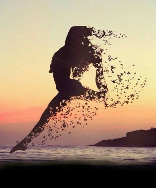 oneiremata's tweet photo. Ξέρεις, αυτό που σου έδωκαν οι Μοίρες
σε άλλους το στέρησαν...
αίθρια η μέρα...το άροτρο του ήλιου
χρωματίζει το φεύγα το καλοκαιρινό και
το ξεθώριασμα της όψης του, στο μούχρωμα... https://t.co/lpsFXuypEz