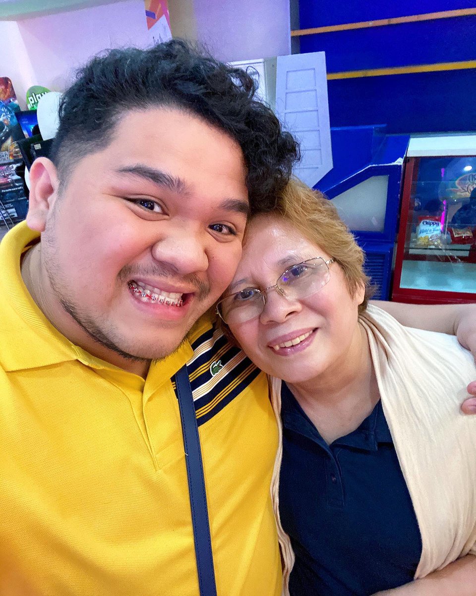 dlan1925's tweet photo. Naiyak ako habang nakikita ko pictures nilang mag nanay 🥺 Sending hugs to his family and friends! https://t.co/bMBB6EjPMD