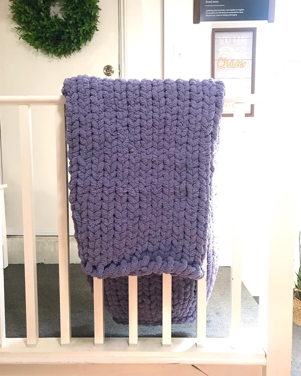knitsandlove's tweet image. “SILVER GRAY” is giving me life with the purple undertones 🥰🥰| this chunky knit throw blanket is about 43x58! Message me if you would like something similar | #flatlay #chunkyknitswithlove #chunkyknitblankets #handmadechunkyknitblankets #chunkyknitblanketsdmv #knitting