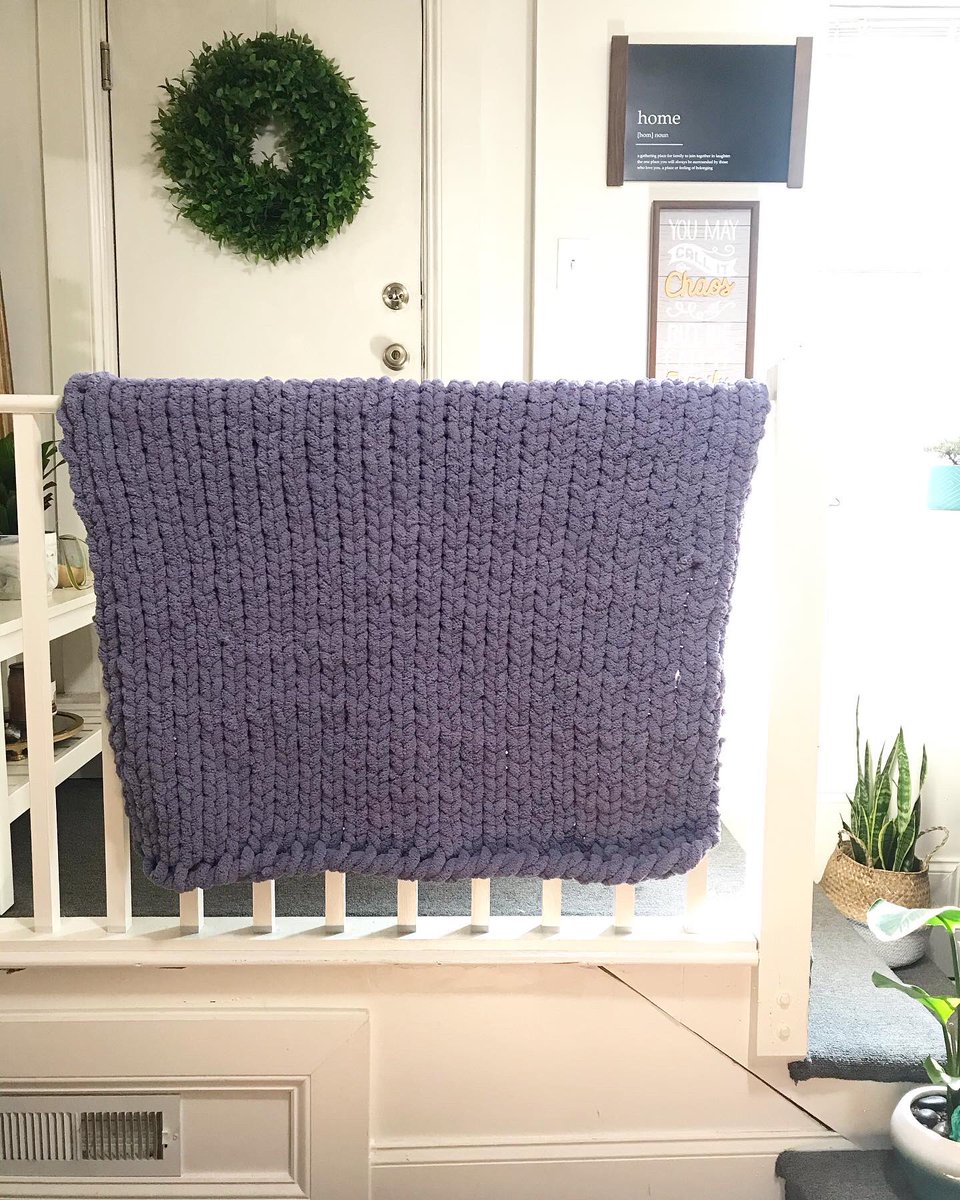 knitsandlove's tweet image. “SILVER GRAY” is giving me life with the purple undertones 🥰🥰| this chunky knit throw blanket is about 43x58! Message me if you would like something similar | #flatlay #chunkyknitswithlove #chunkyknitblankets #handmadechunkyknitblankets #chunkyknitblanketsdmv #knitting