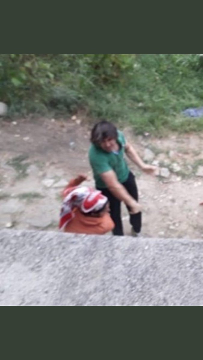 Ekmeği için çalışmaya giden insanlarımıza sırf Kürt oldukları sahipsiz olduklarını düşündükleri için saldırdılar. O tokat hepimize atıldı #sakaryadaişçileresaldırı