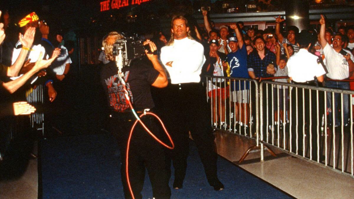 WCWarchive's tweet photo. The first shot in the Monday Night War - 24 hours after wrestling on a WWF house show, Lex Luger appears on the first #WCW Monday Nitro, changing the course of how live television wrestling is presented. #Nitro25 https://t.co/gYyRaotmBy