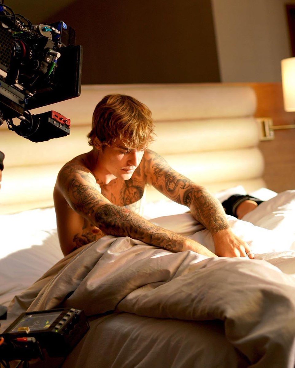 biebernovidade's tweet photo. Justin Bieber durante a gravação de "POPSTAR". https://t.co/6Lnnz075G6