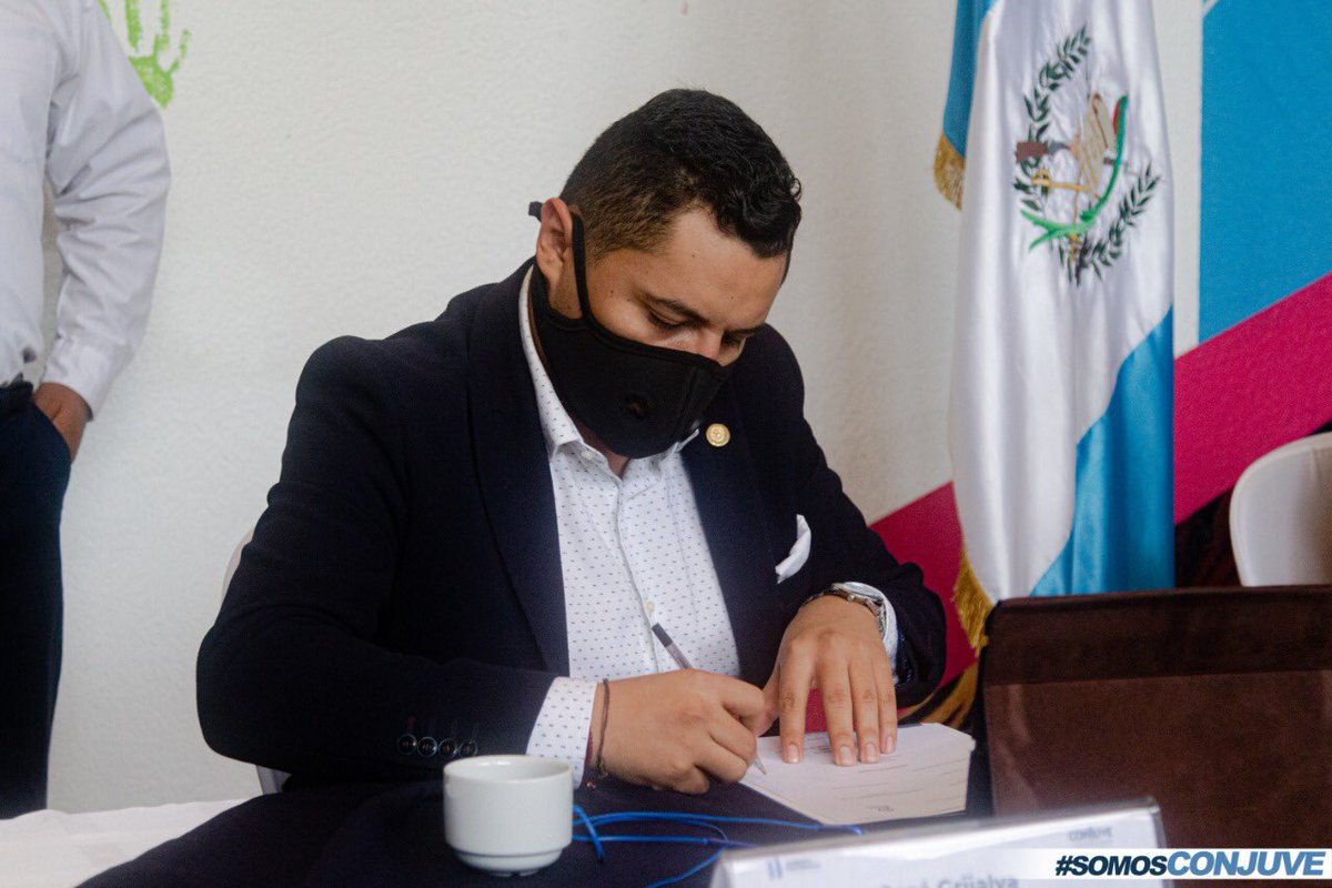 ConjuveGuate's tweet photo. El Director General, José Grijalva, realizó la firma de carta de entendimiento entre el Consejo Nacional de la Juventud y el Observatorio de Derechos de la Juventud https://t.co/RKhW8zwMjo