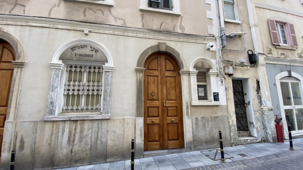 Shaar Hashamayim Synagogue was built in 1812 in Gibraltar on the site of a previous synagogue from 1724. It served a community that was a mix of Portuguese Jews from England and Moroccan Jews.