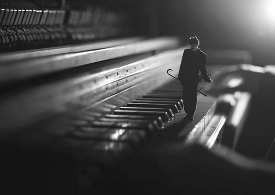 noveliciouss's tweet photo. “Poets don’t have an ‘audience’: They’re talking to a single person all the time.”
 —Robert Graves
#writing #poetry https://t.co/UiVUF1znEM