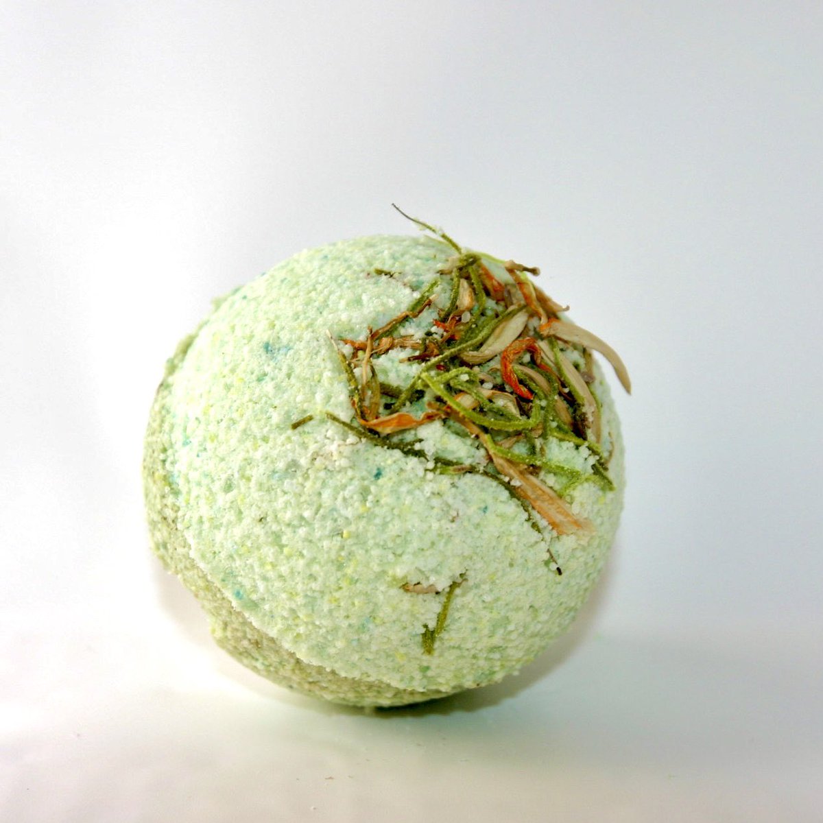 MolotovMom's tweet photo. There’s something so satisfying about using a light box #bathbomb #selflove #selfcare #CBD #SmallBusiness https://t.co/9YTeLs5TtC