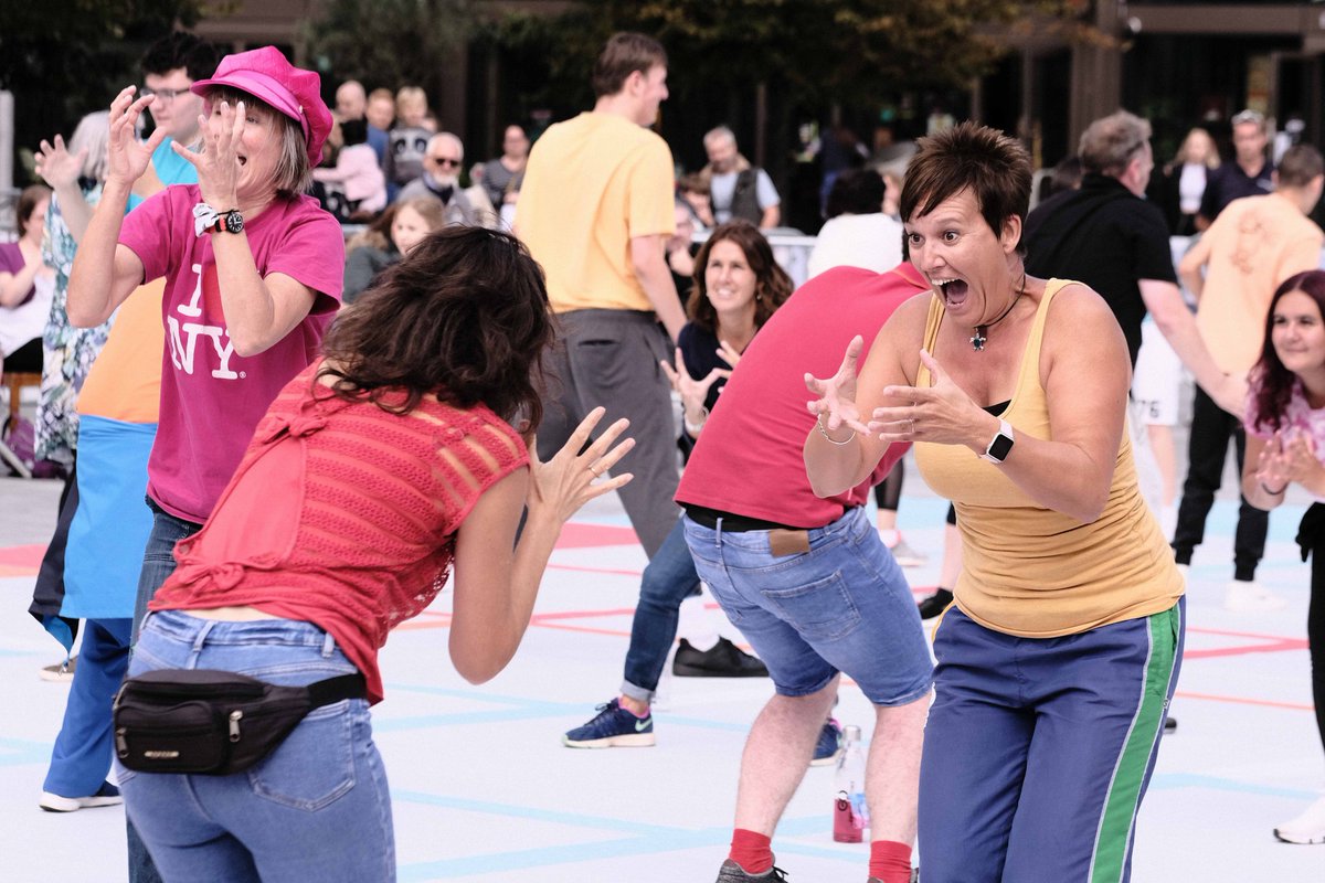 zoielogic's tweet photo. Last Saturday, 64 people joined us for #TheGridExperience 👏👏 It was incredible to see so many amazing people #dancing in #Southampton's Guildhall Square 🕺💃 We're still buzzing from it! Here's a few snaps from the day 📸 https://t.co/lzTpLuhkfj