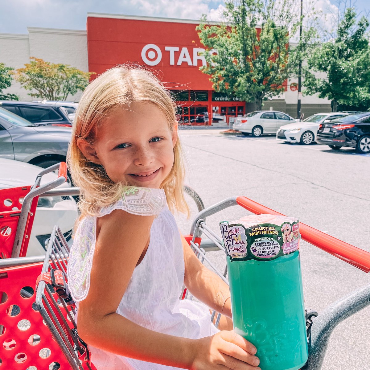sunshineholly7's tweet photo. My little BFF picked out a new toy this week at @Target - a BFF Bright Fairy Friend! 🧚‍♀️ (#ad) Each fairy comes in her own fairy home with bright, motion activated twinkle lights!💡So cute! @brightfairyfriends #bff #brightfairyfriends #collectbff #shinetogether #socialspotters https://t.co/7FnokPow0W