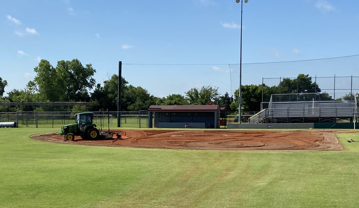 UnitedTurfnTrak's tweet photo. As we go into the Labor Weekend, don’t forget to soon schedule your fall perennial ryegrass overseeding, topdressing and infield skin laser-grading prepping it for the spring sports season.  DM us for a consultation or quote. #UTTMakeItGreen #UTTmade https://t.co/WMDNrQWNcr