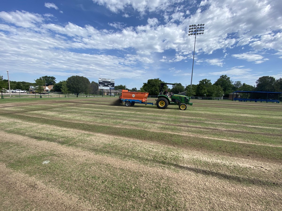 UnitedTurfnTrak's tweet photo. As we go into the Labor Weekend, don’t forget to soon schedule your fall perennial ryegrass overseeding, topdressing and infield skin laser-grading prepping it for the spring sports season.  DM us for a consultation or quote. #UTTMakeItGreen #UTTmade https://t.co/WMDNrQWNcr